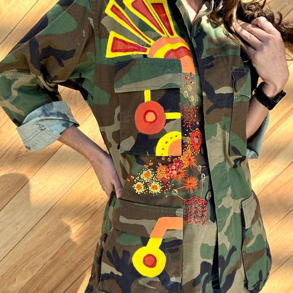 Vintage army jacket artistically intervened with paint and modern  embroidery. - Picture 2 of 2